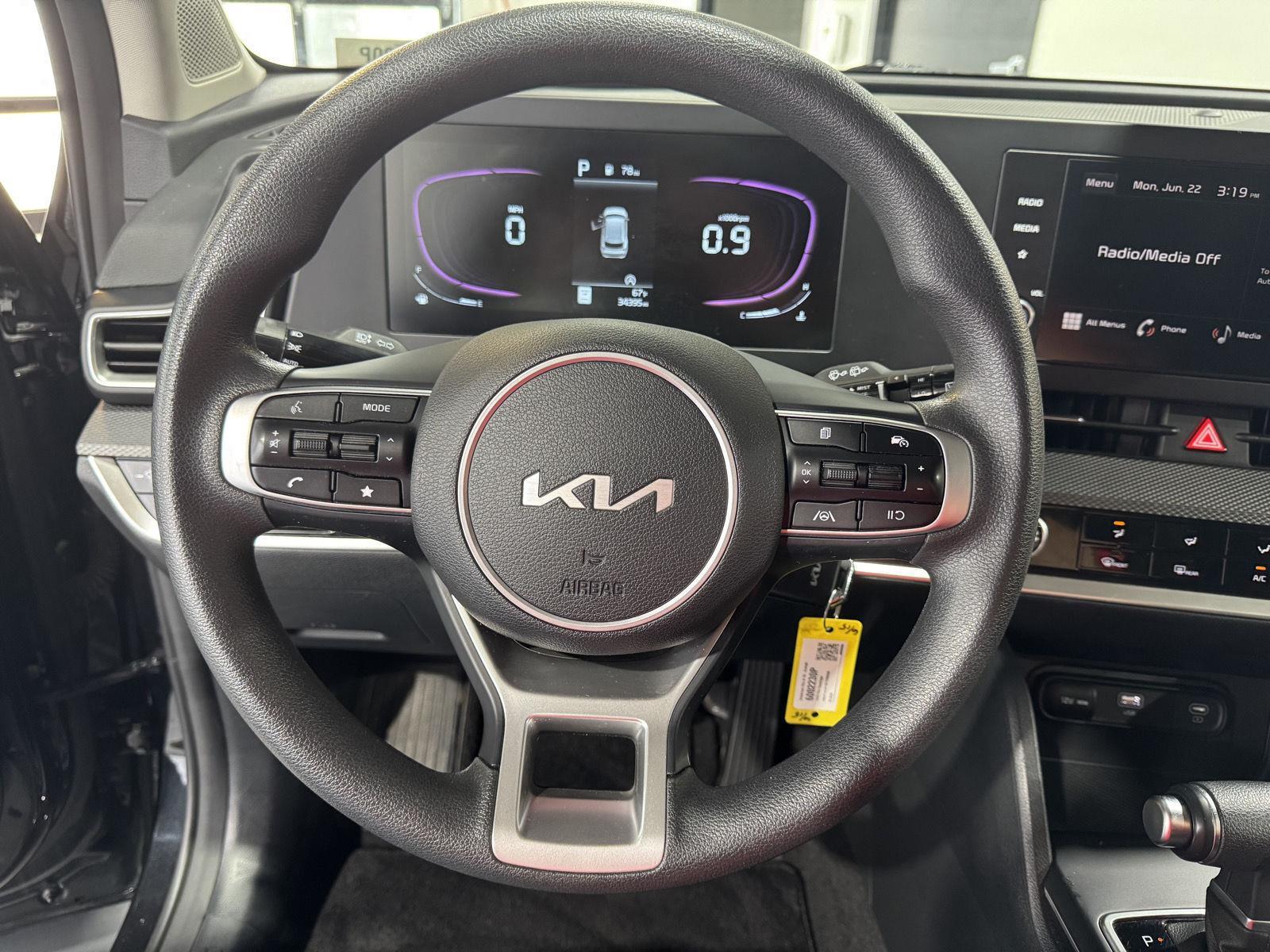 Vehicle photo 11