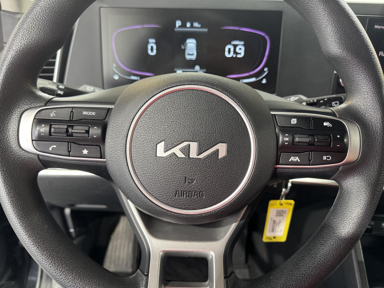 Vehicle photo 12