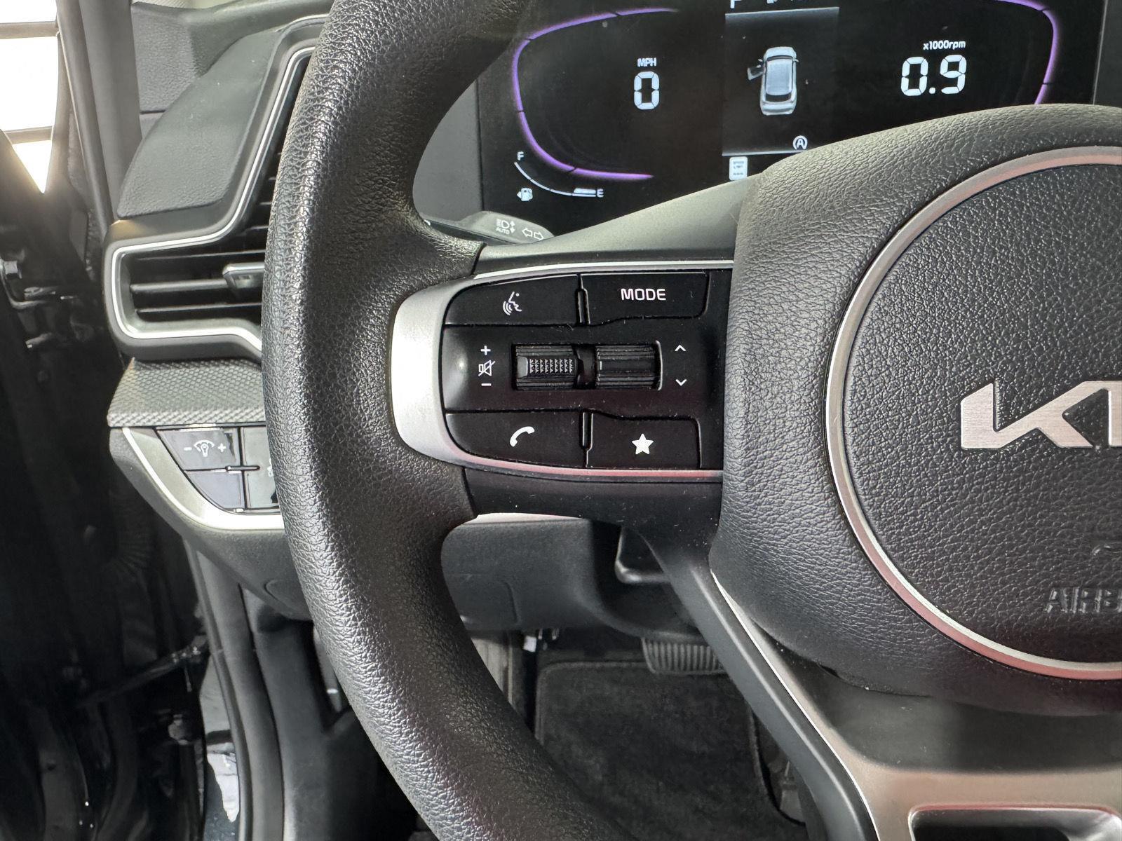 Vehicle photo 13