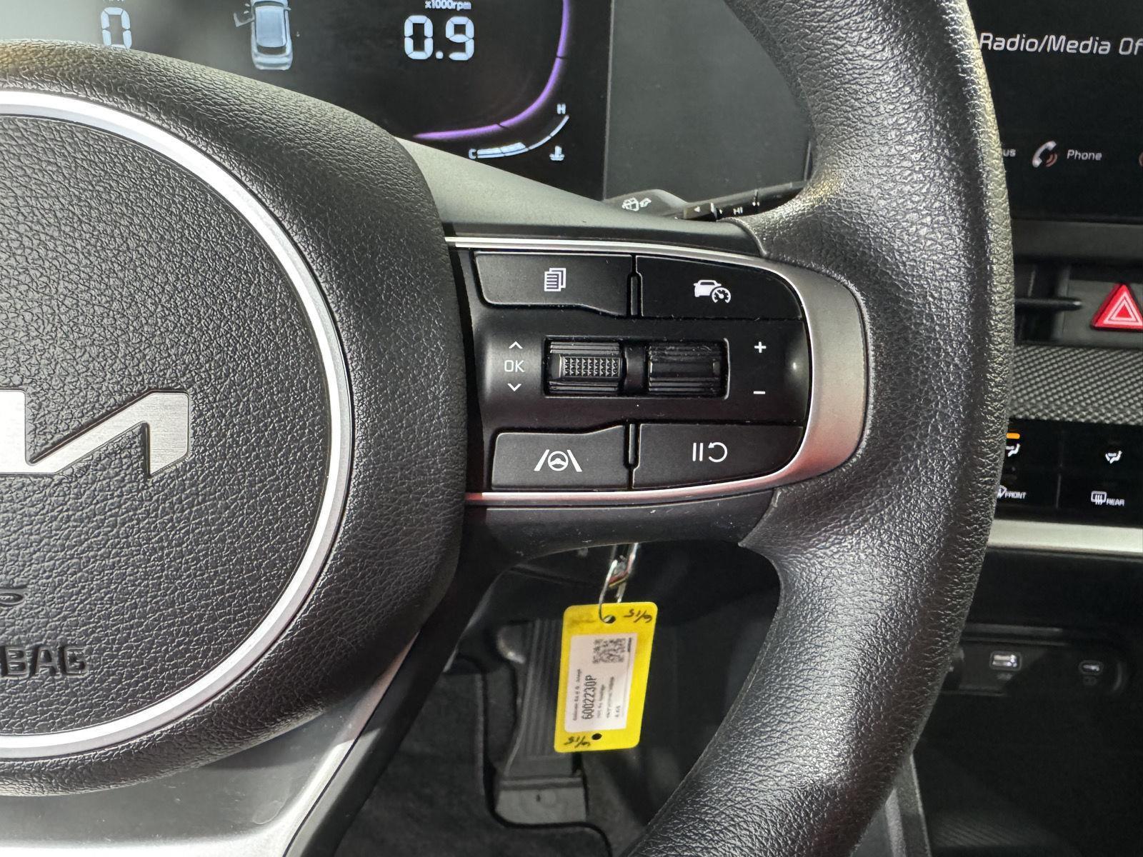 Vehicle photo 14