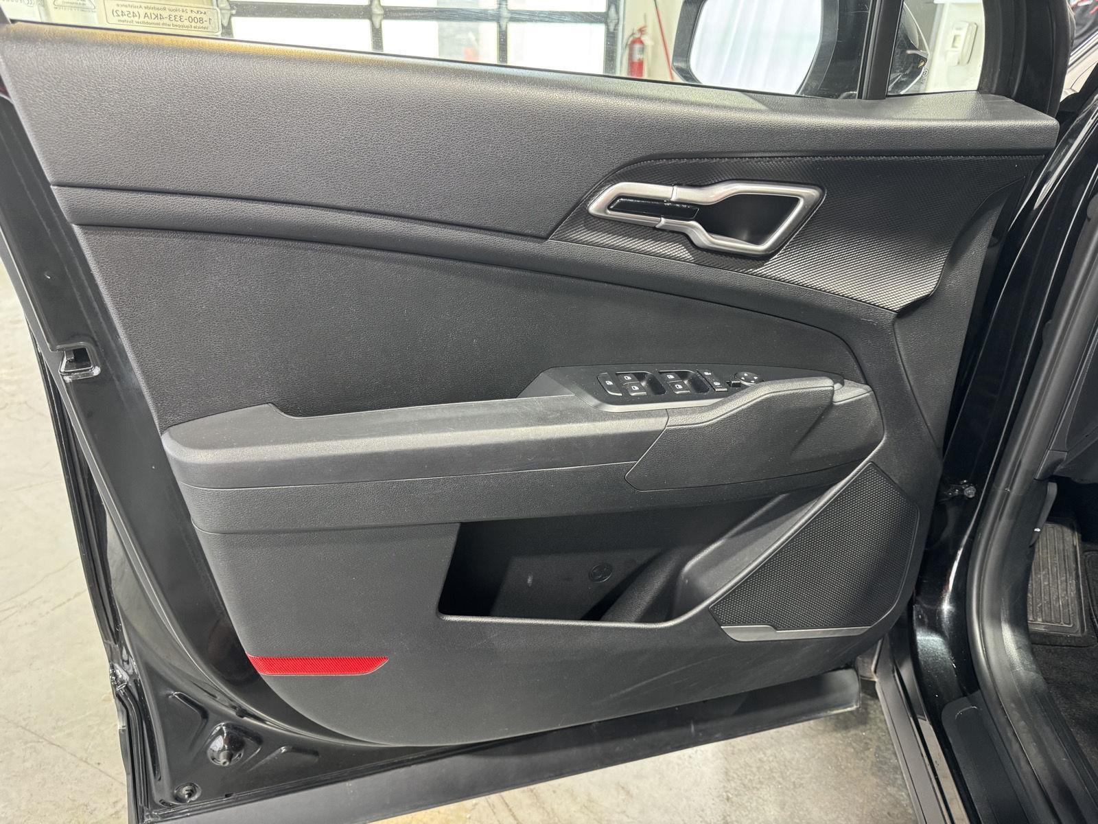 Vehicle photo 15