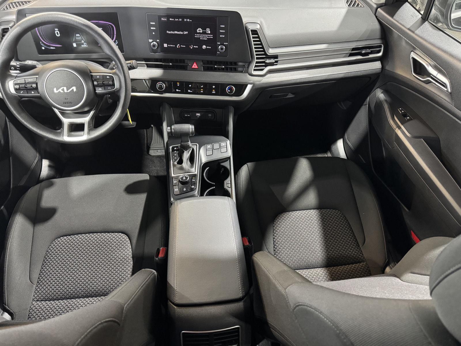 Vehicle photo 17
