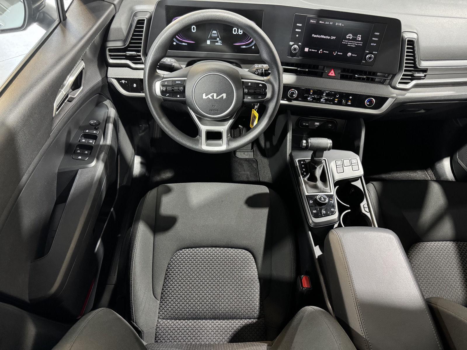 Vehicle photo 18