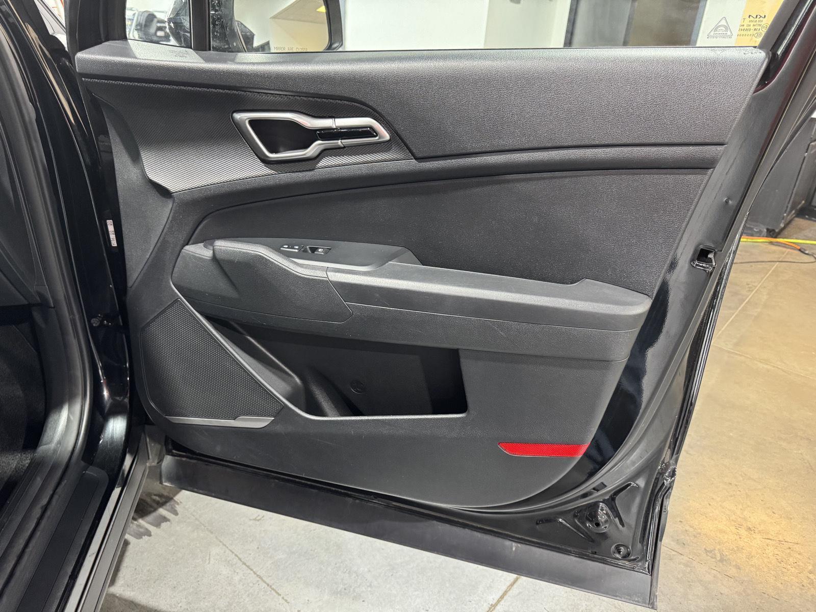 Vehicle photo 19