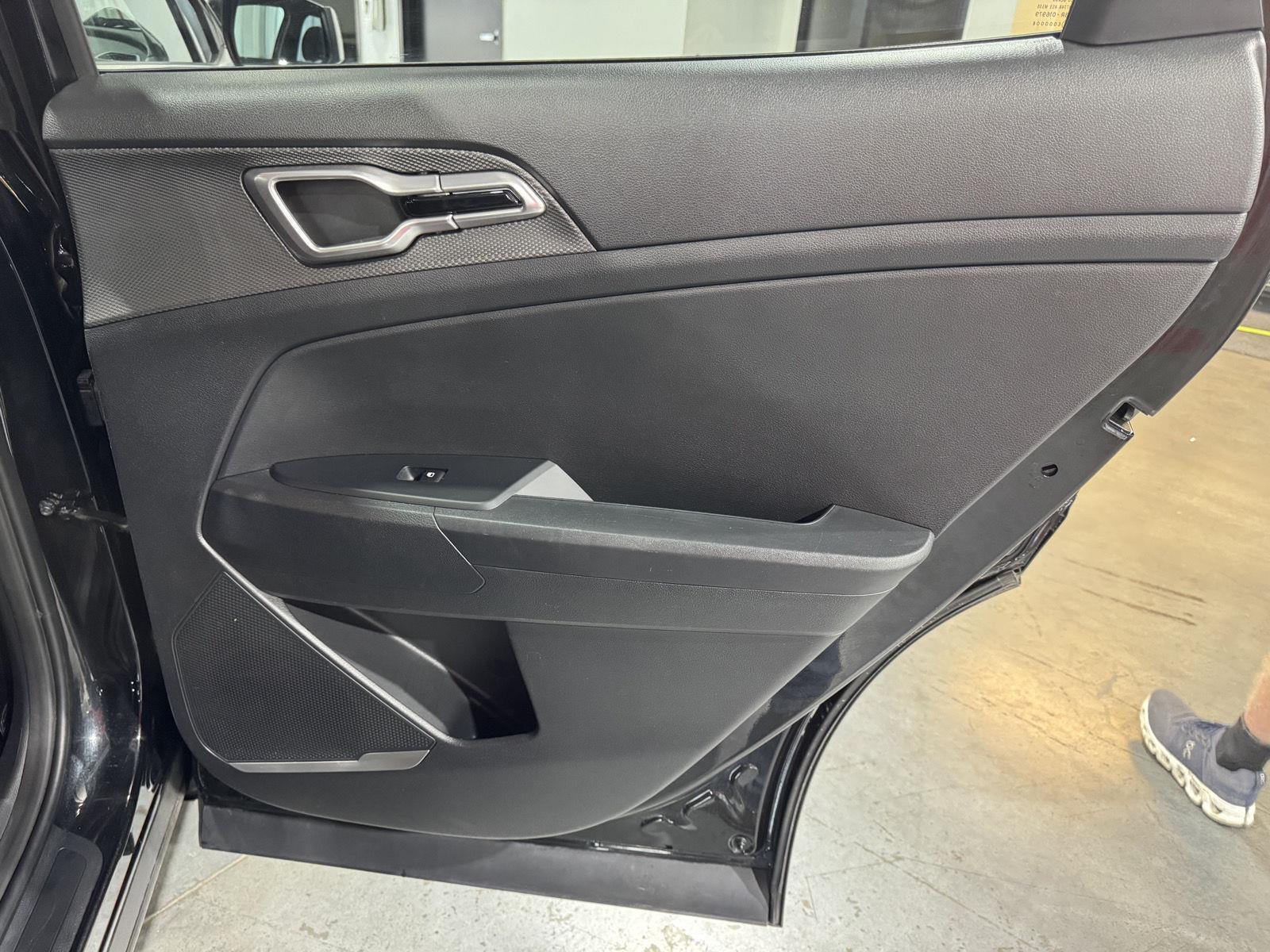 Vehicle photo 21