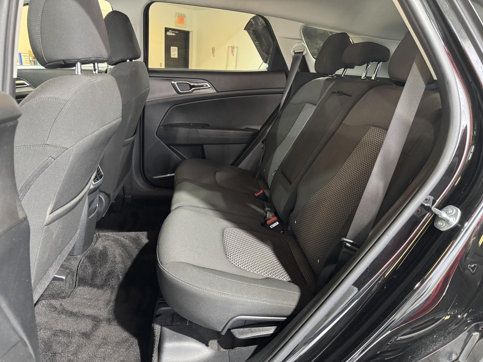 Vehicle photo 24