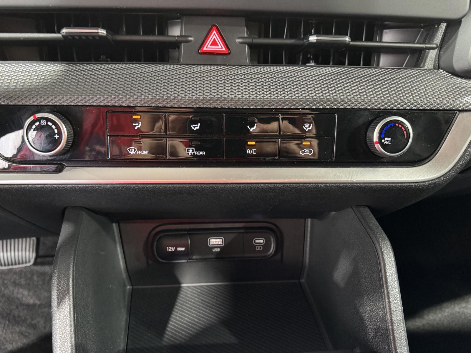 Vehicle photo 28