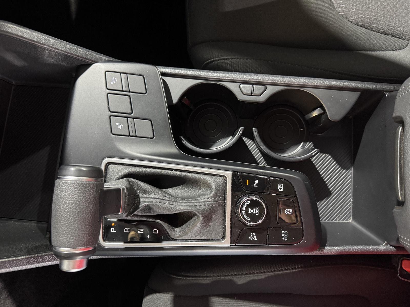 Vehicle photo 30