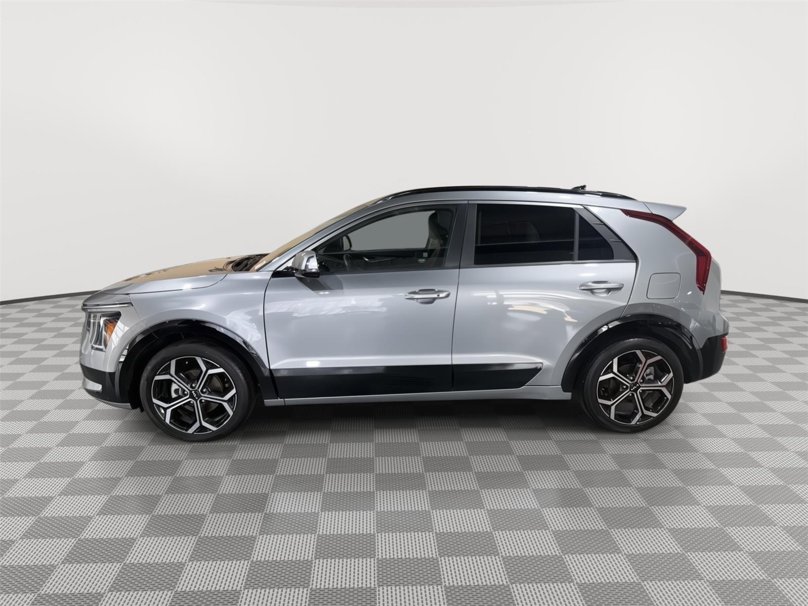Used 2023 Kia Niro EX Touring with VIN KNDCR3LE6P5079859 for sale in Kansas City