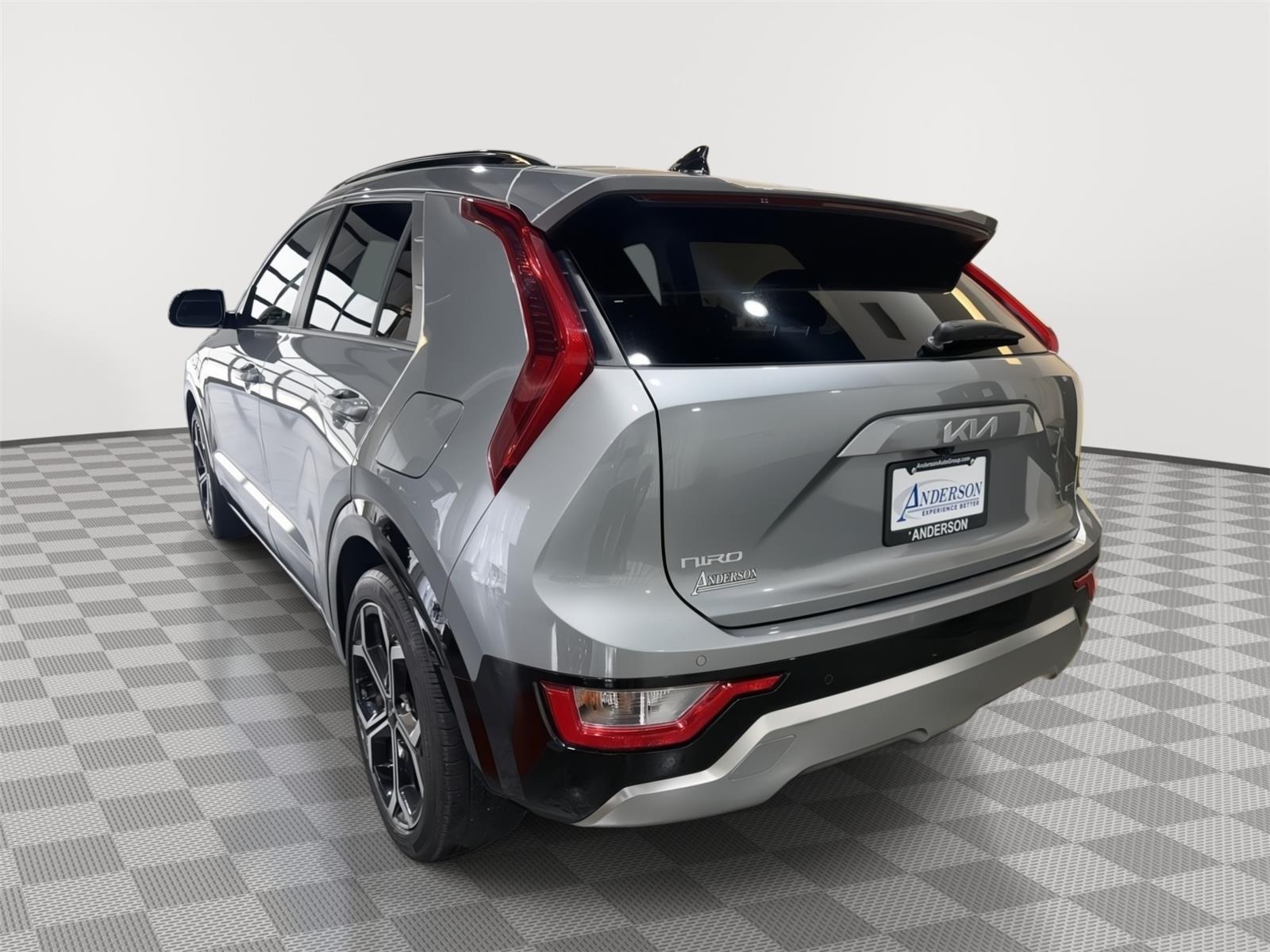 Vehicle photo 9
