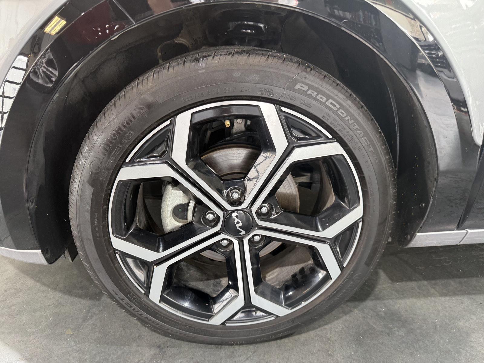 Vehicle photo 10