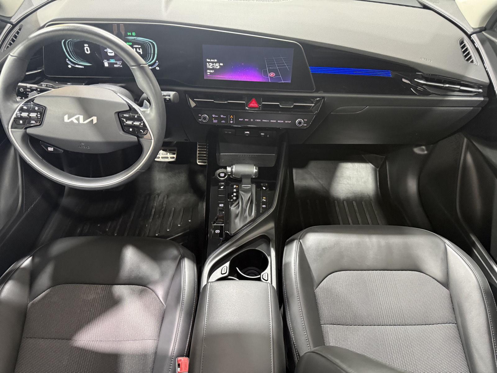 Vehicle photo 15