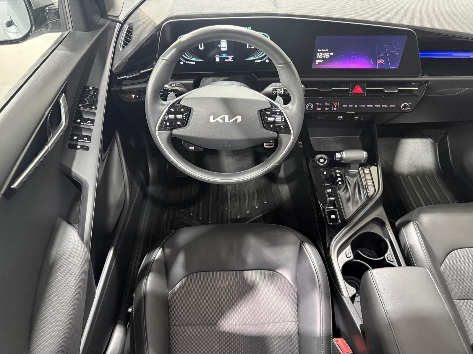 Vehicle photo 16