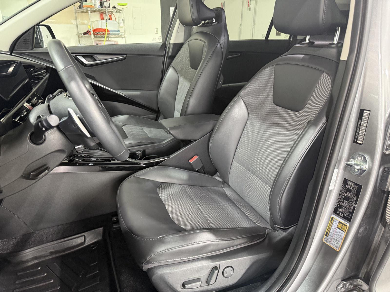 Vehicle photo 17