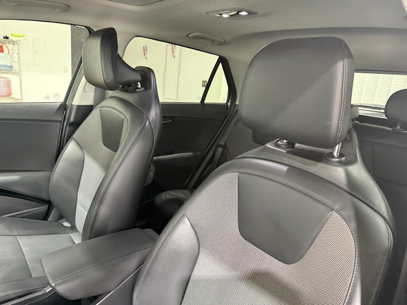Vehicle photo 18