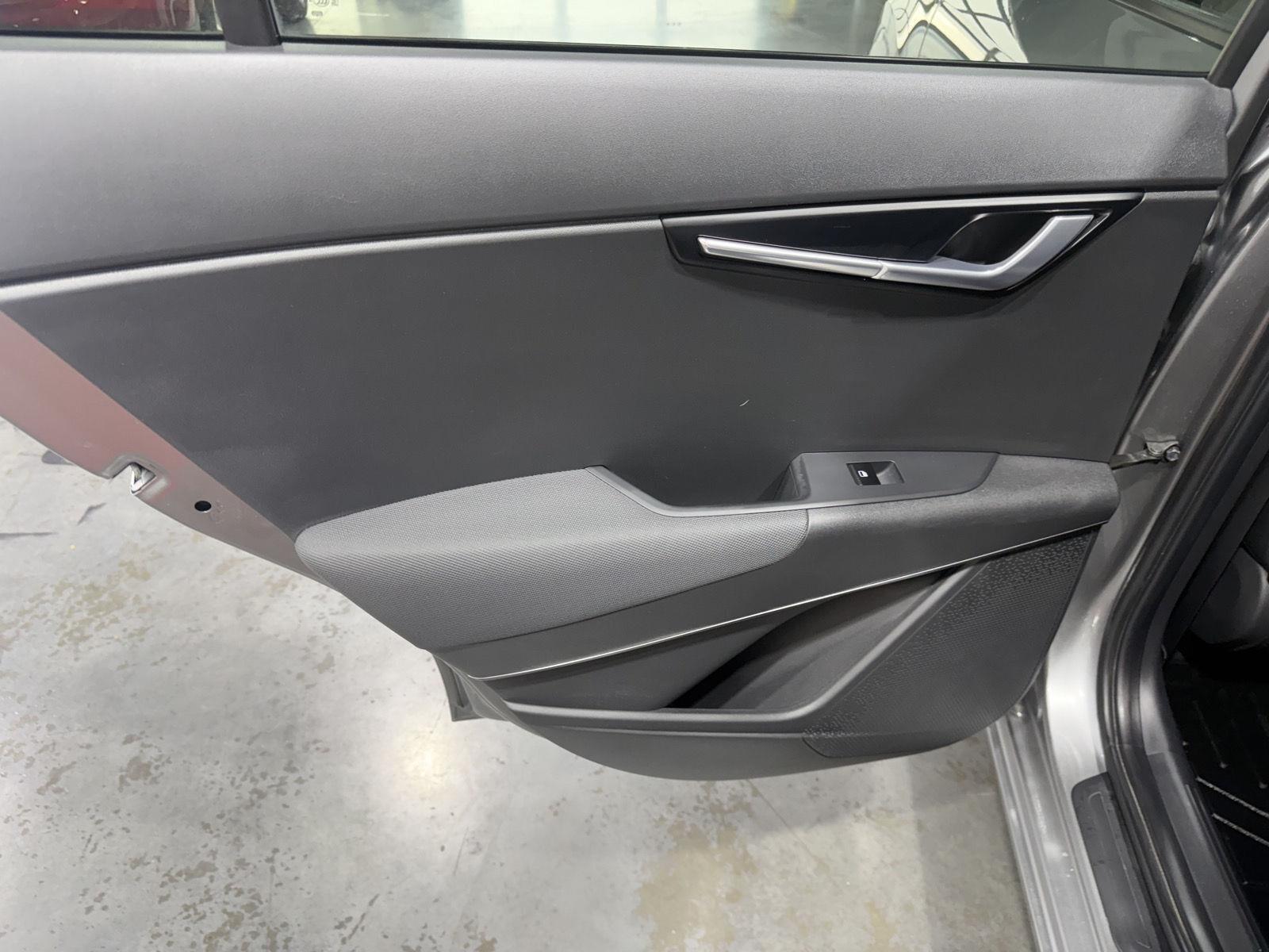 Vehicle photo 22