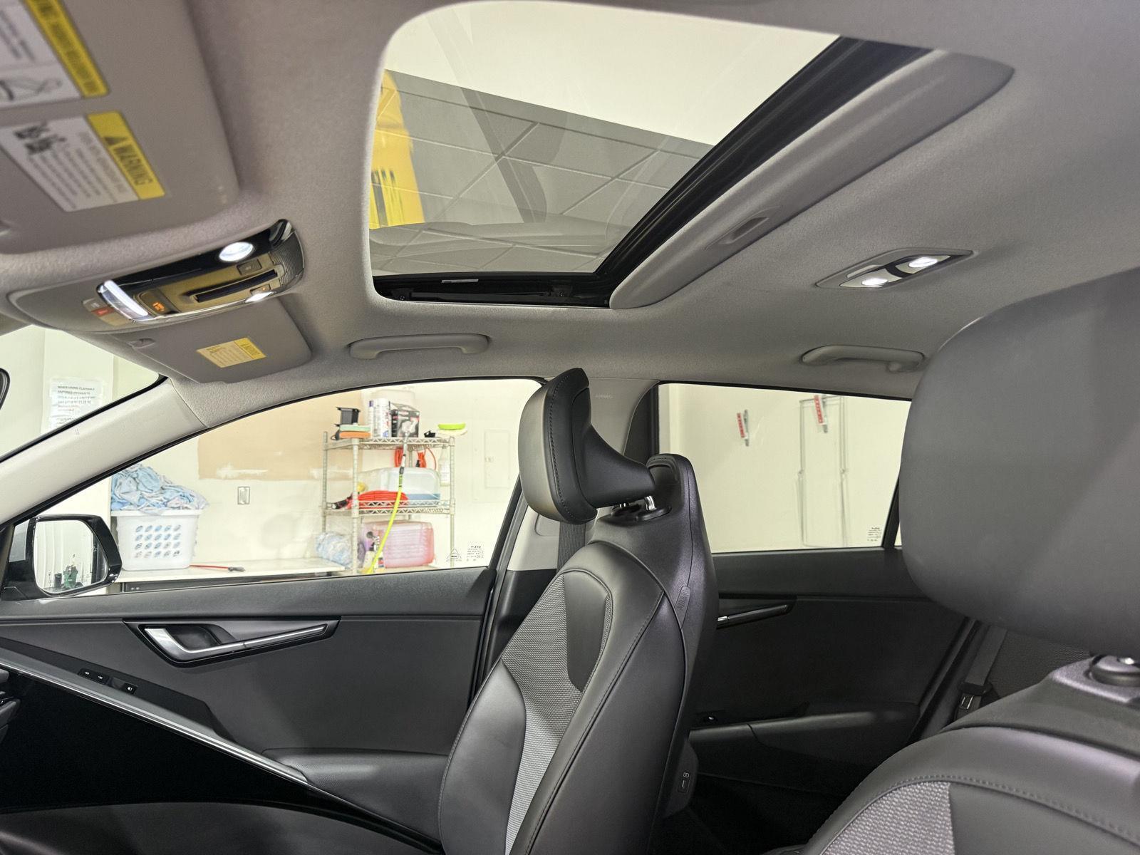 Vehicle photo 28
