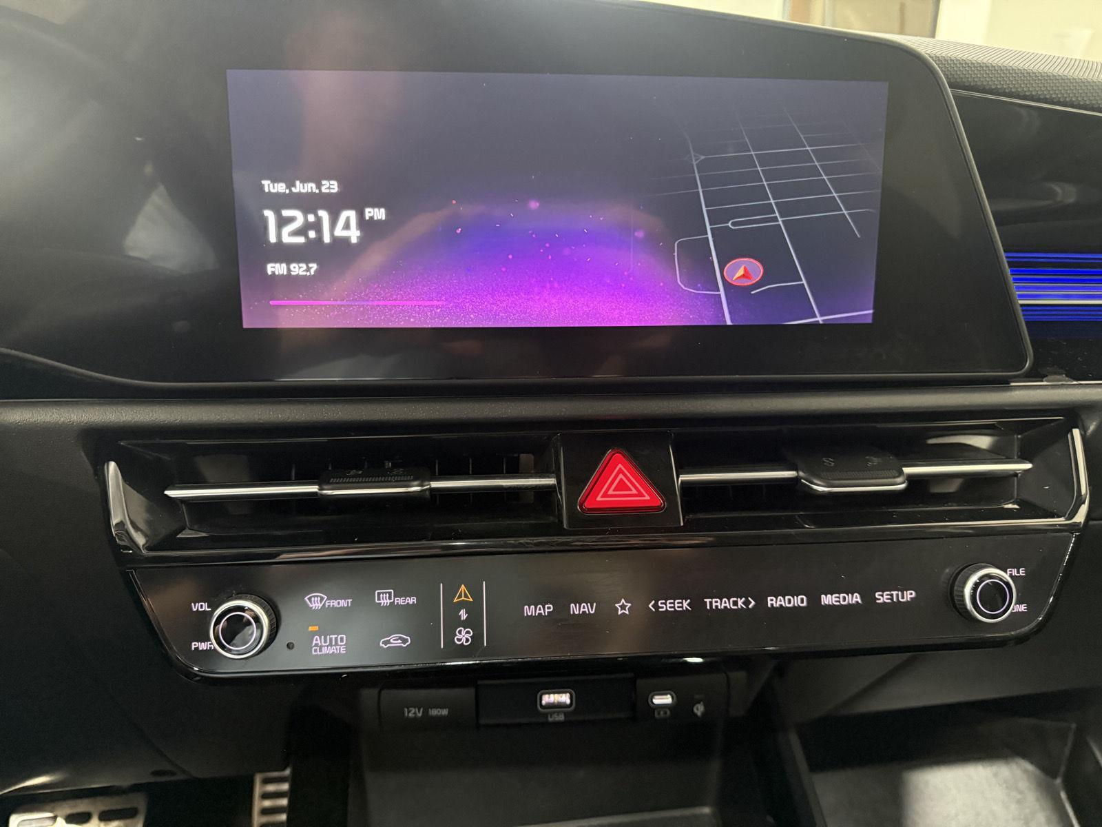 Vehicle photo 29