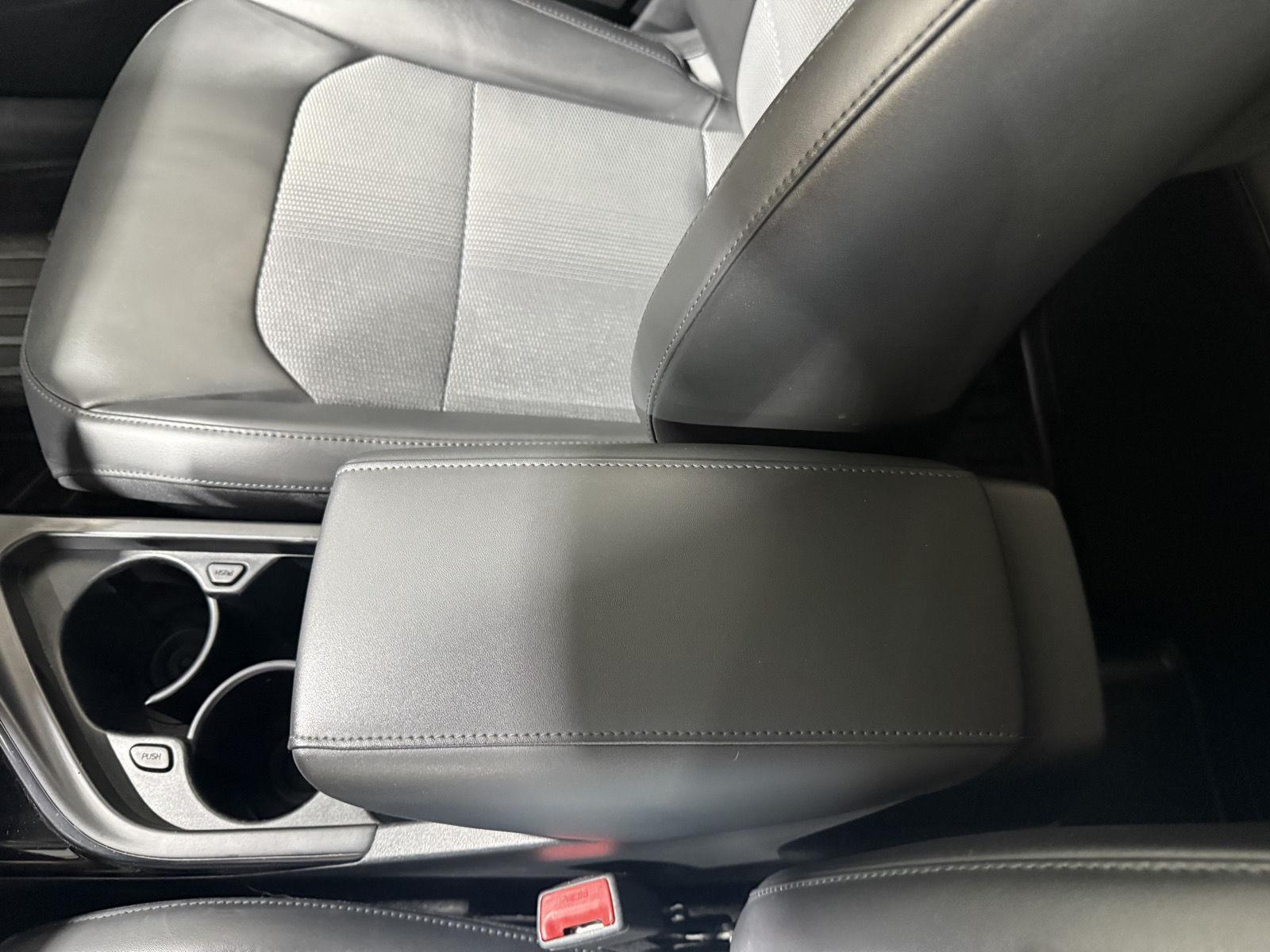Vehicle photo 32
