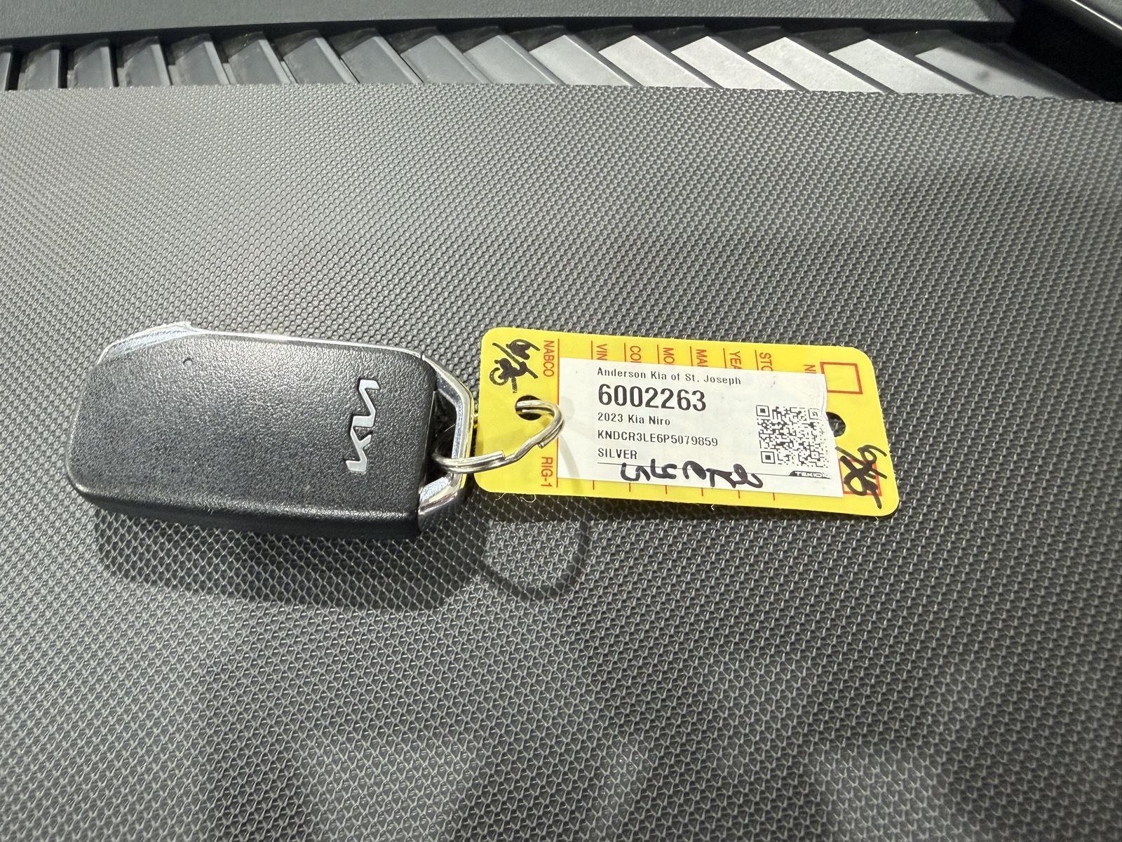 Vehicle photo 35