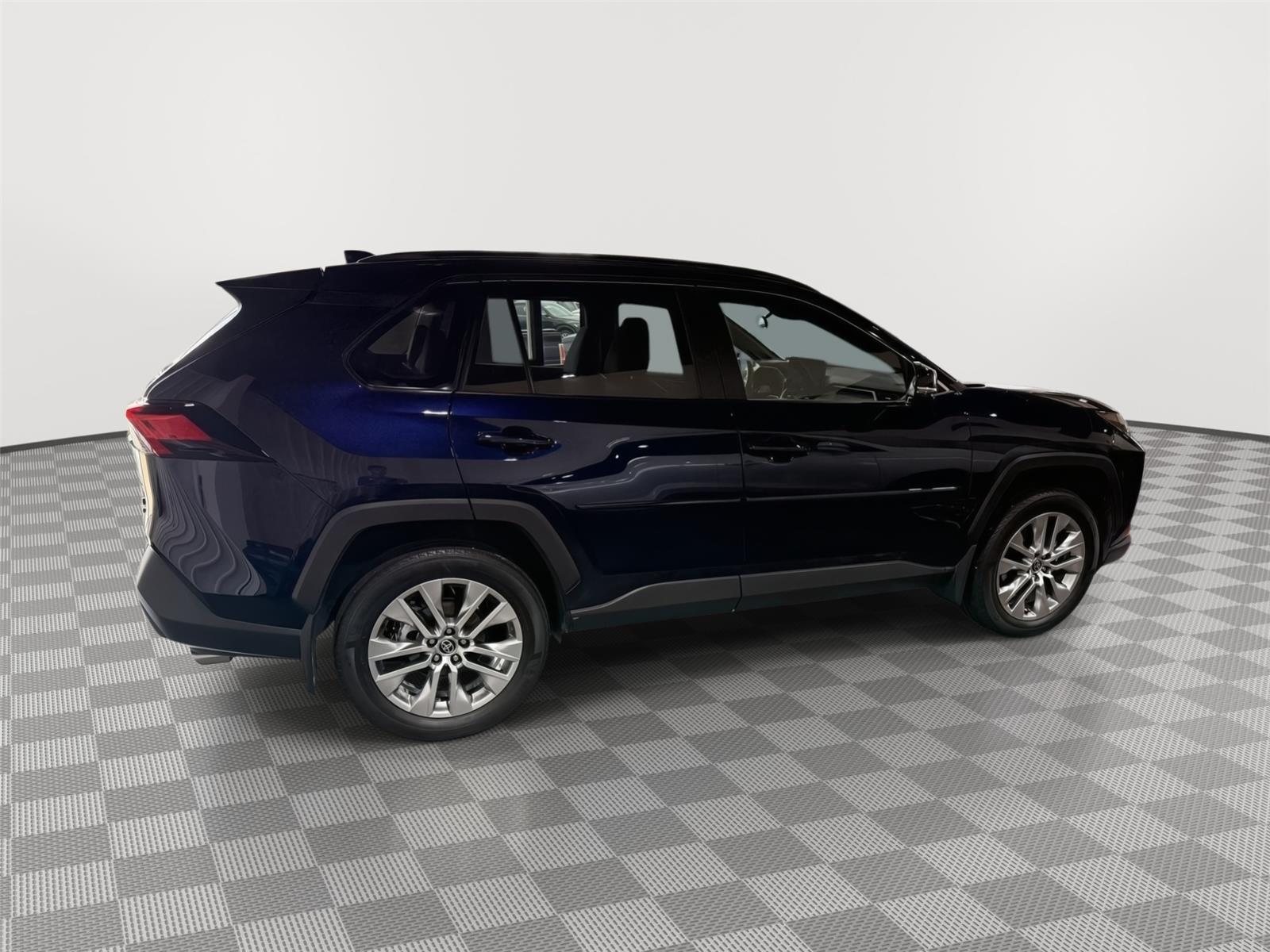 Vehicle photo 6