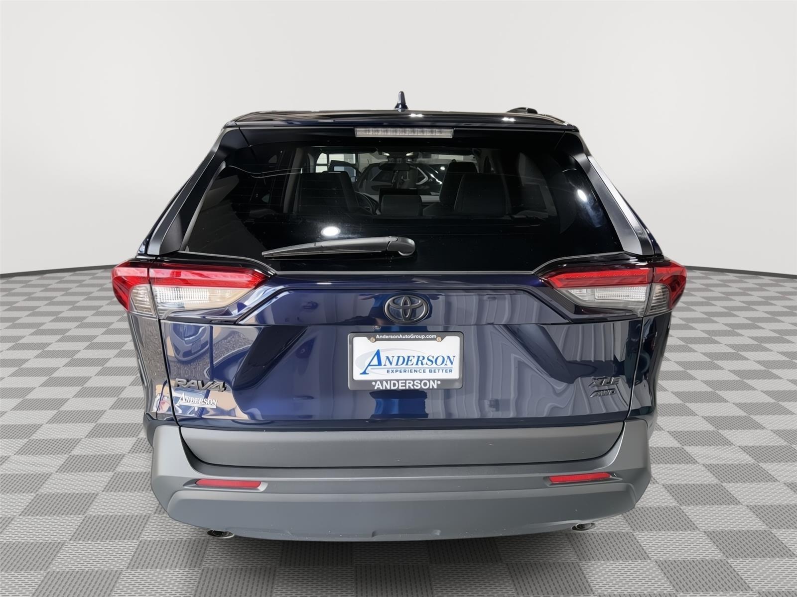 Vehicle photo 8