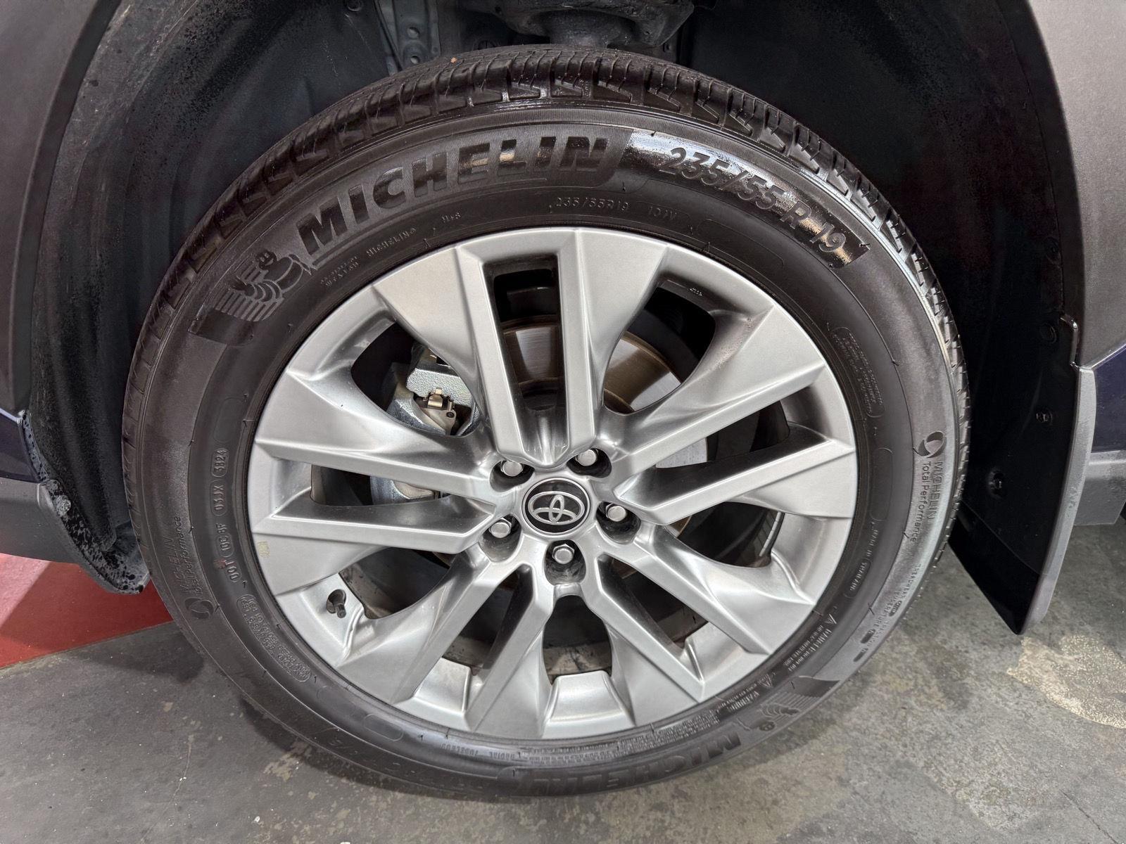 Vehicle photo 10