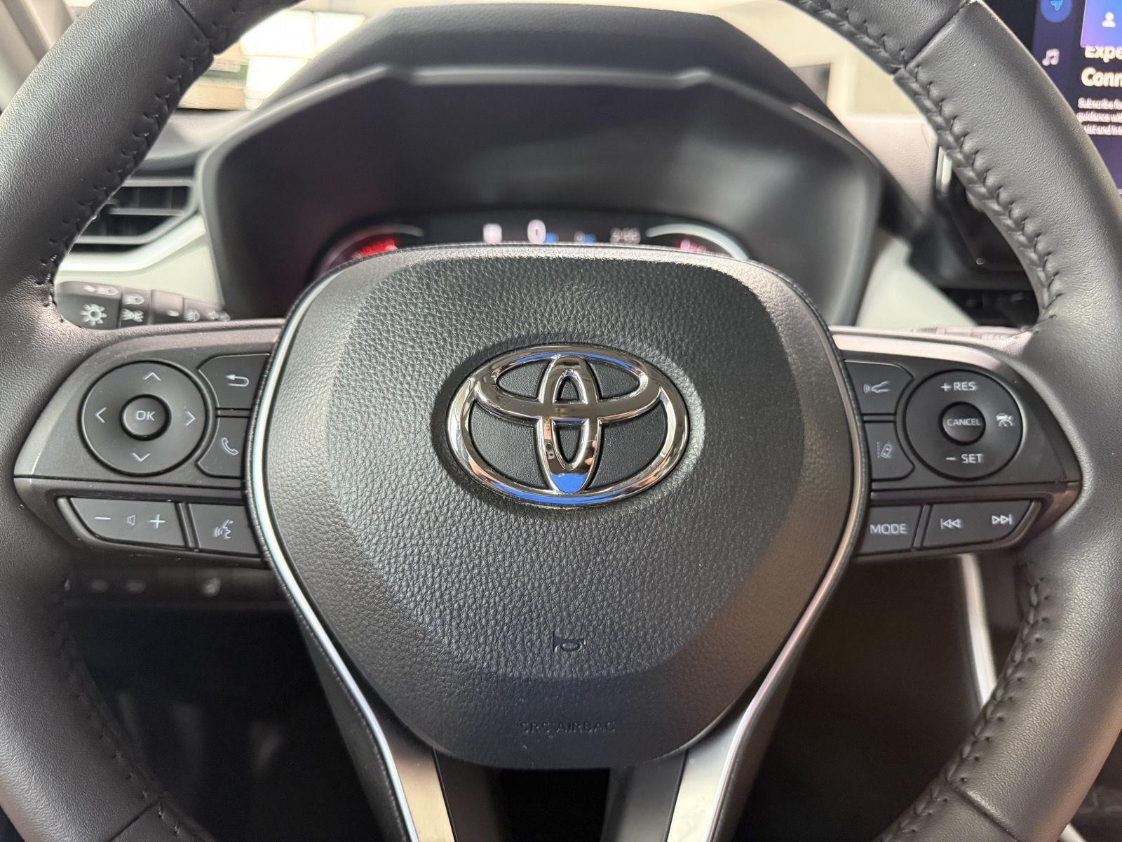 Vehicle photo 12