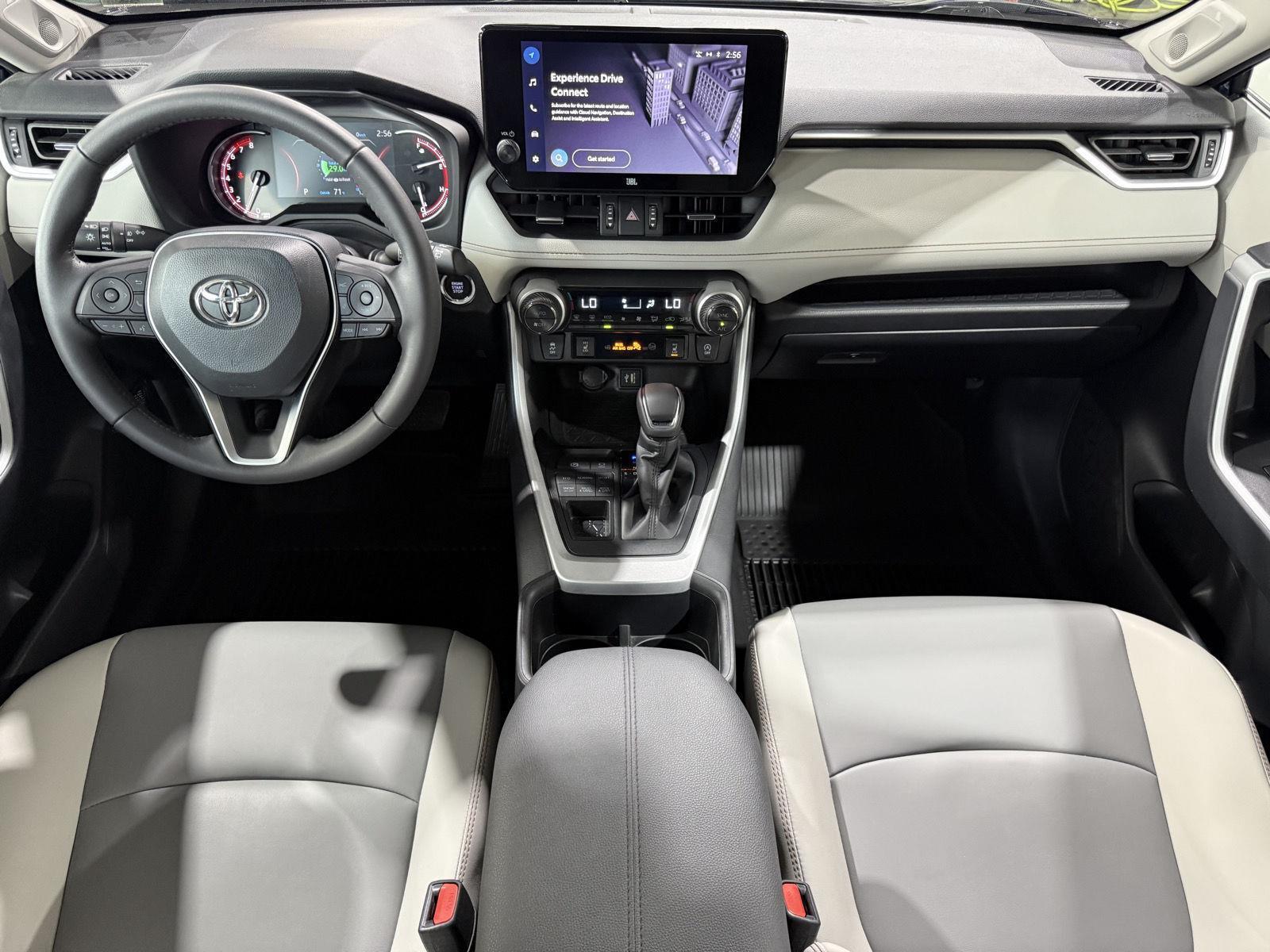 Vehicle photo 15
