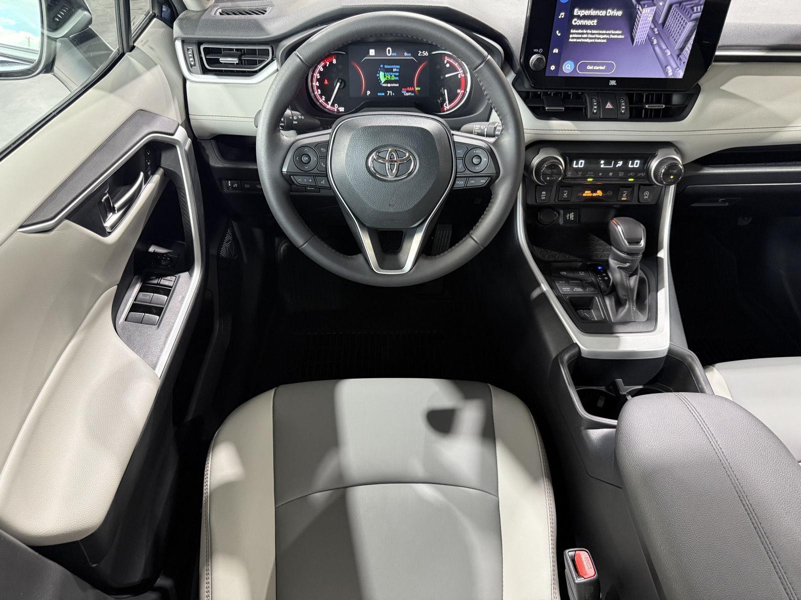 Vehicle photo 16