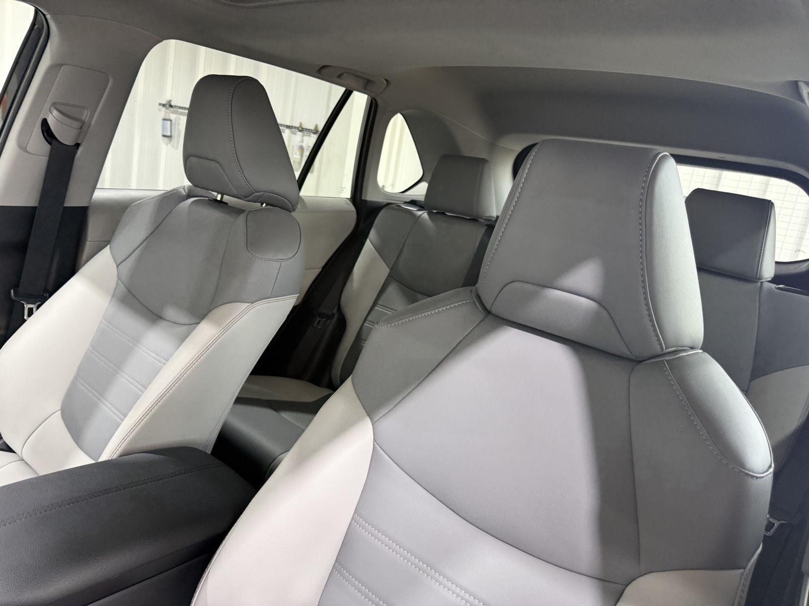 Vehicle photo 18