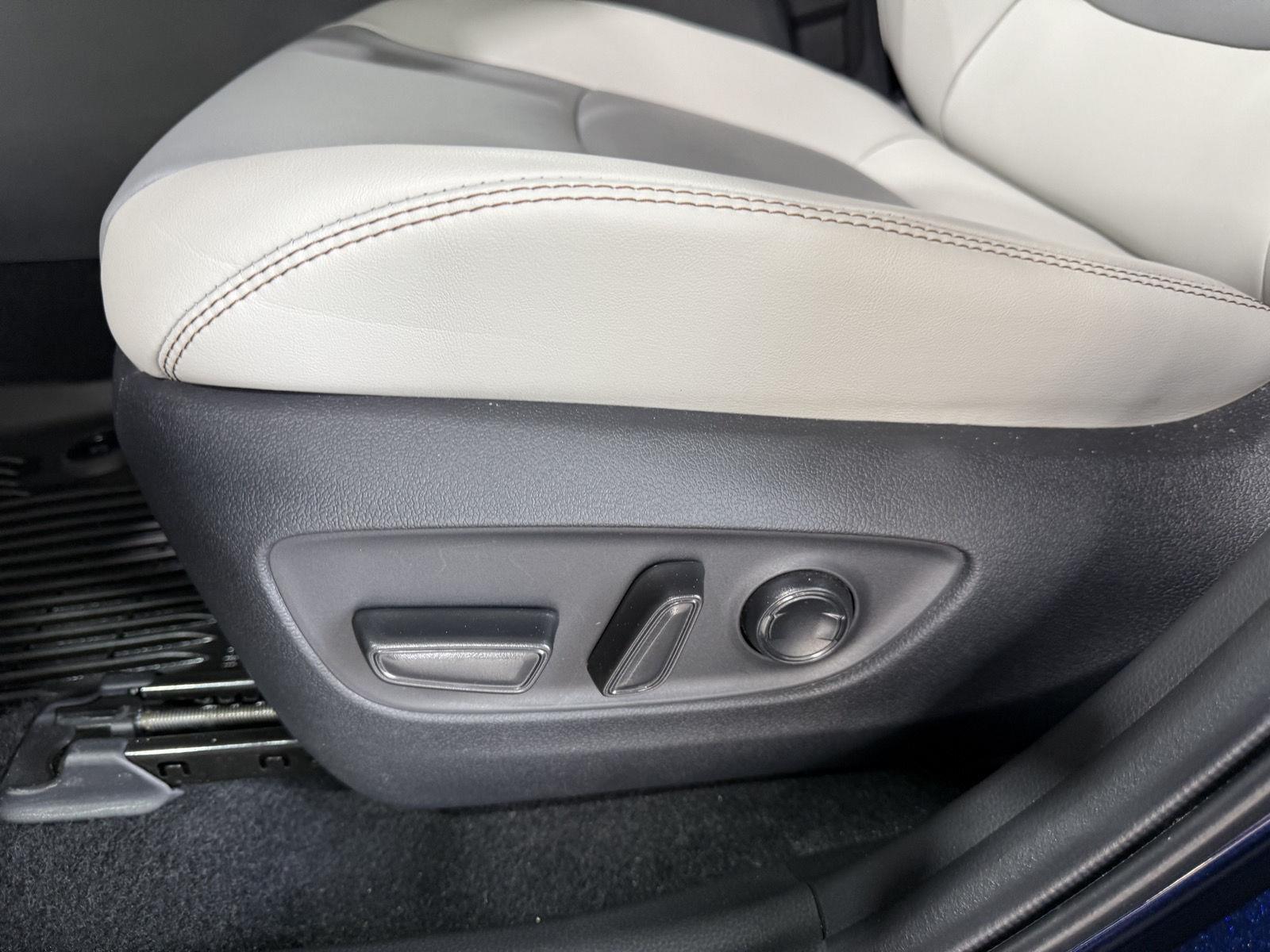 Vehicle photo 19