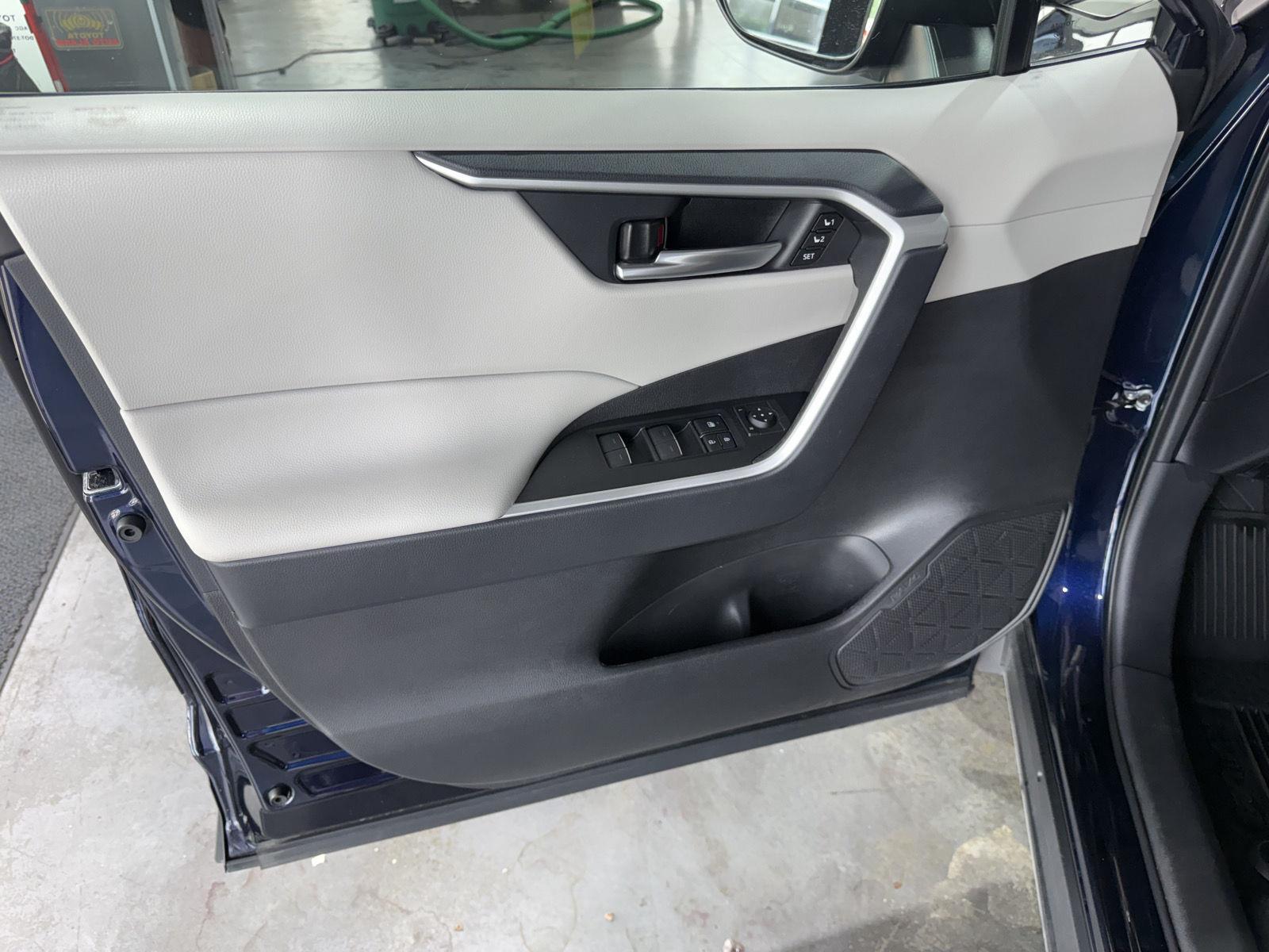 Vehicle photo 20