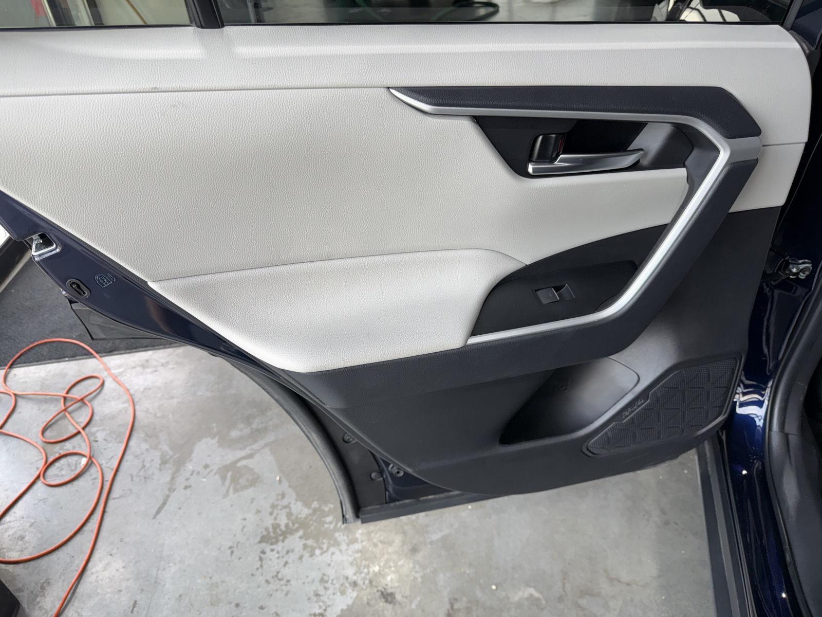 Vehicle photo 22