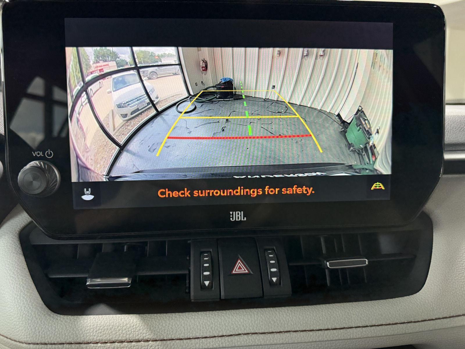 Vehicle photo 28