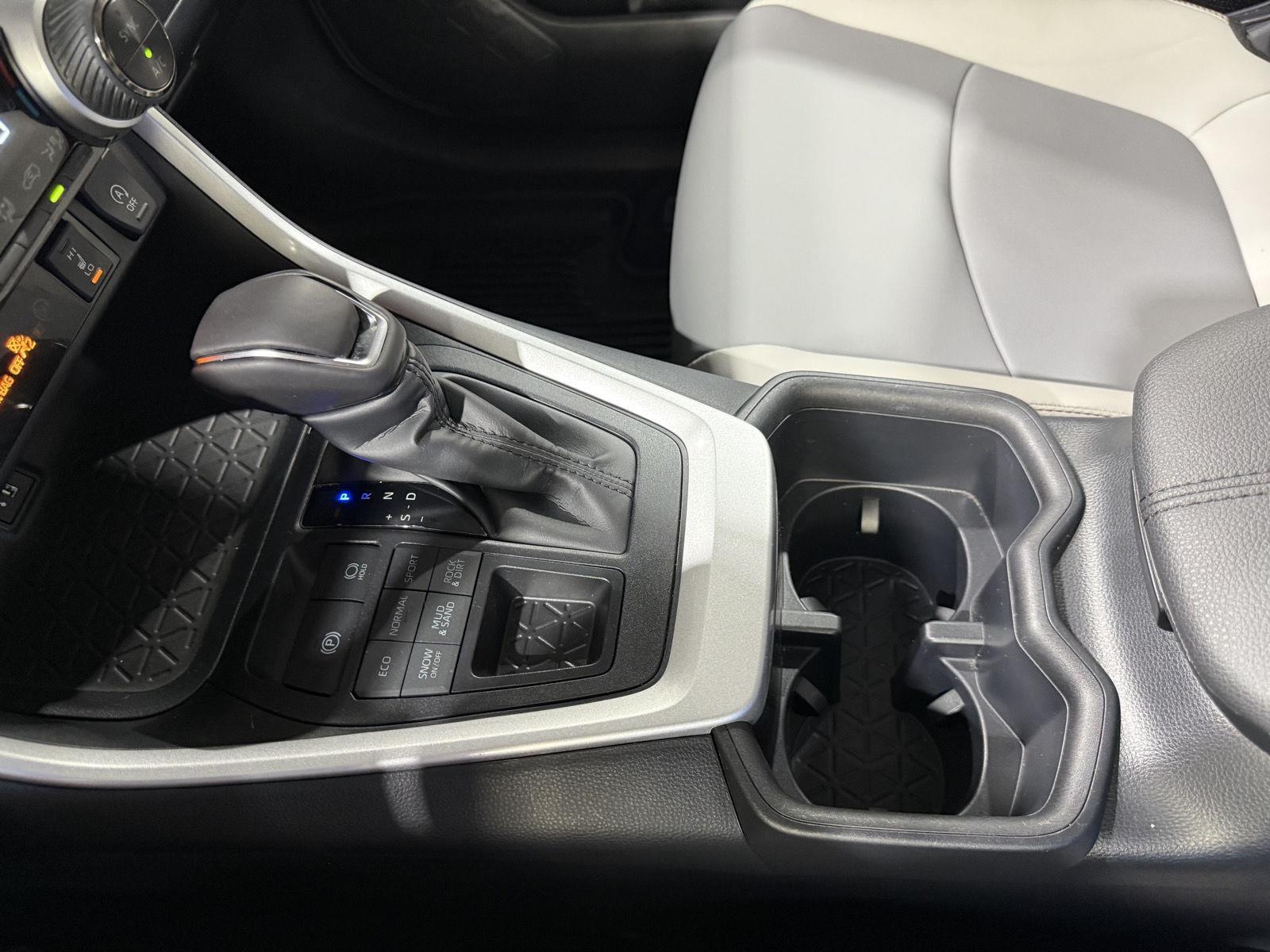 Vehicle photo 29