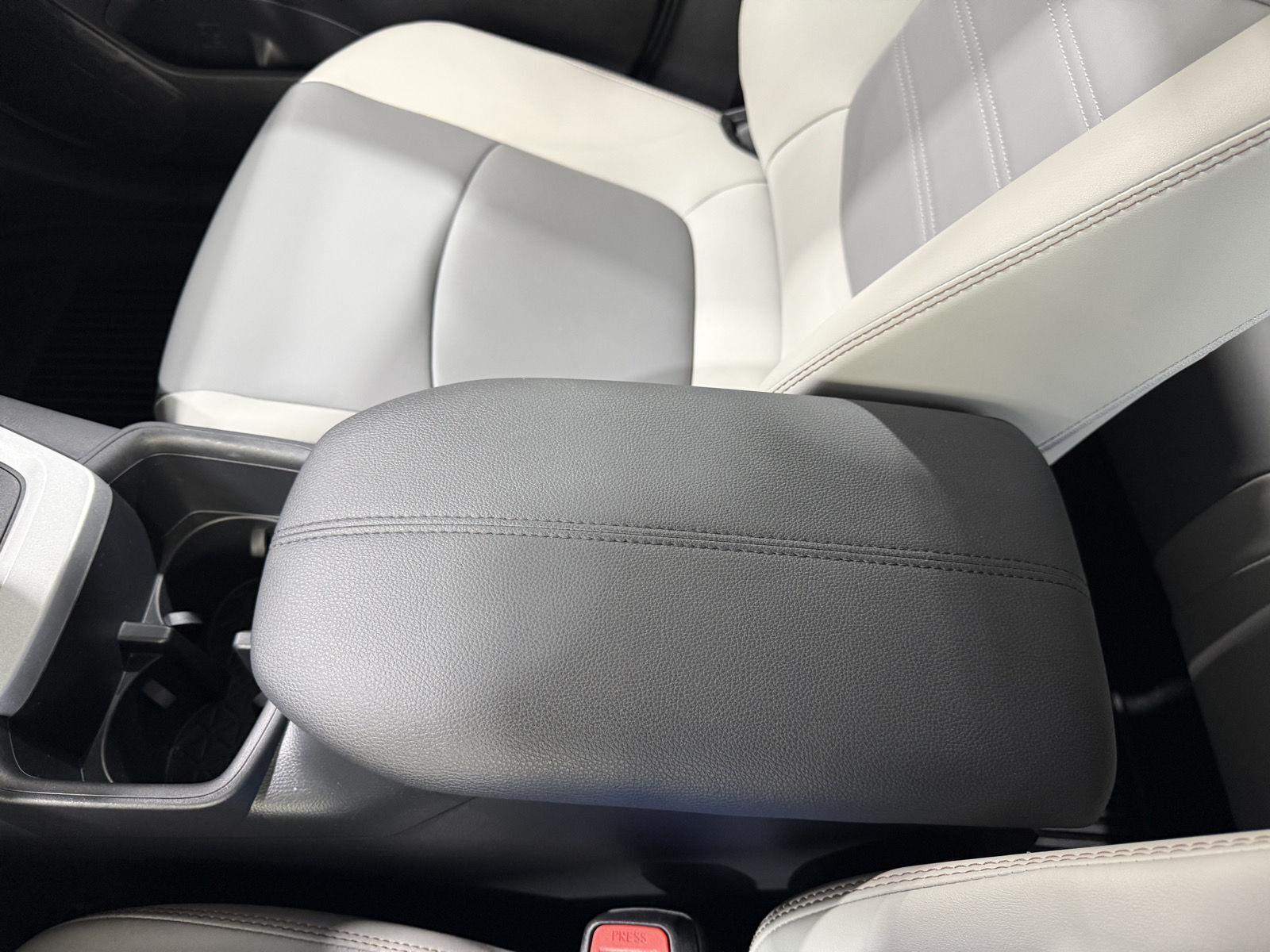 Vehicle photo 30