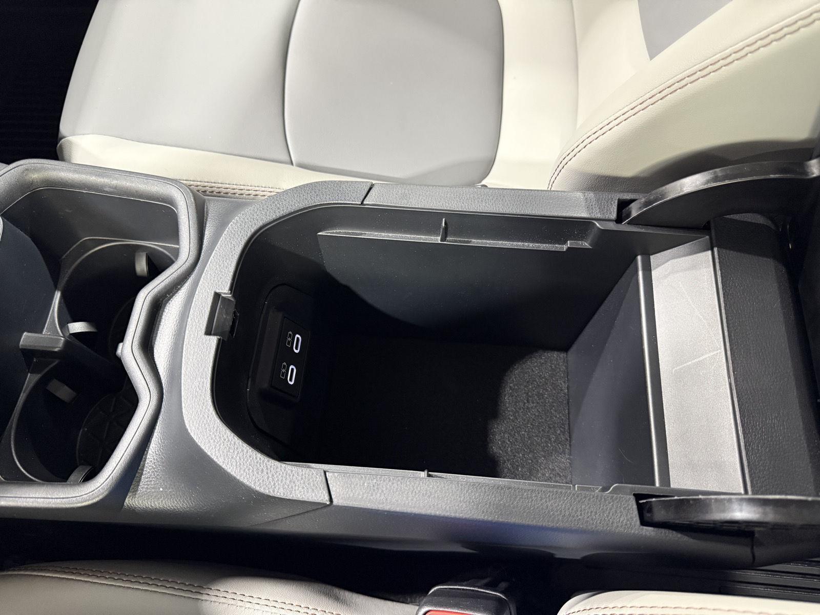 Vehicle photo 31