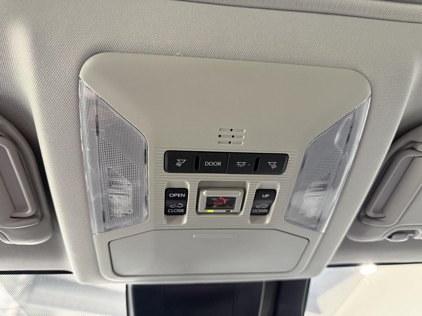 Vehicle photo 33
