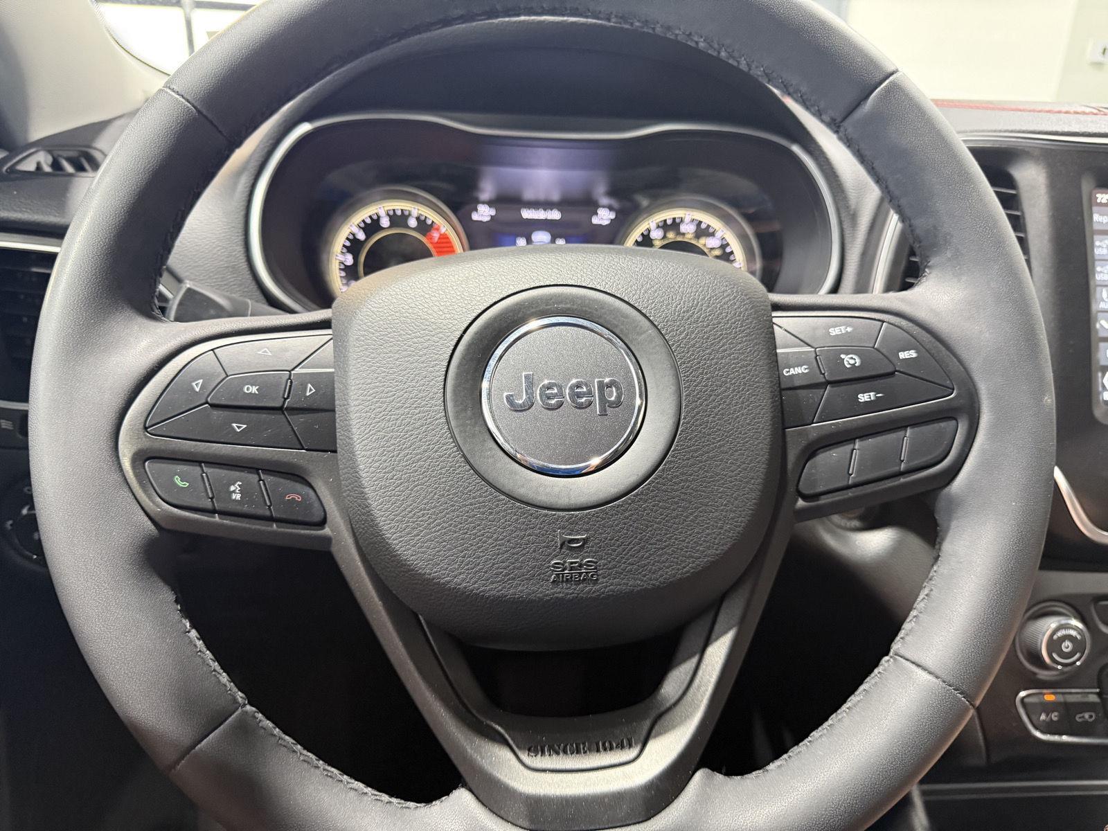 Vehicle photo 9