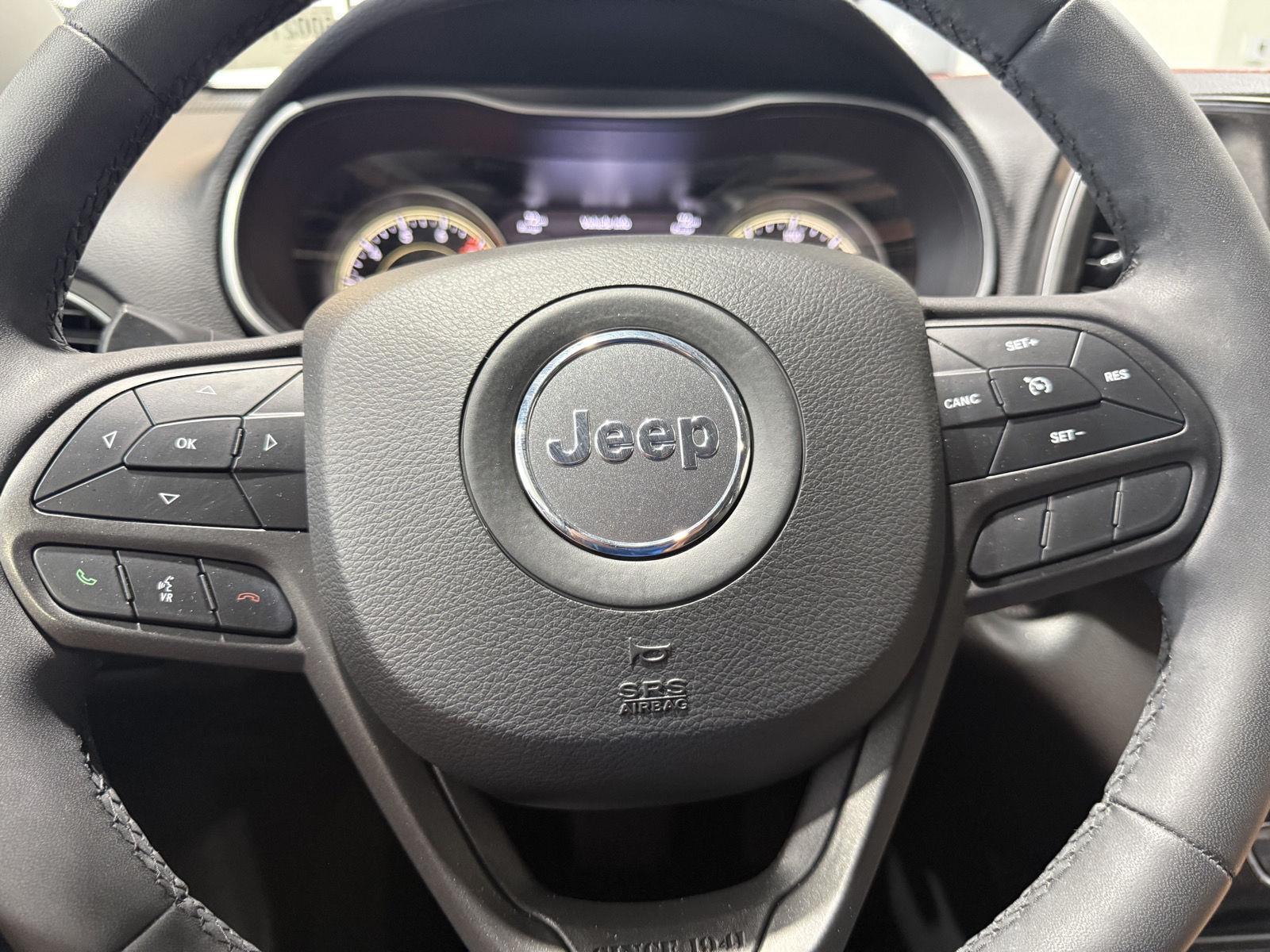 Vehicle photo 10