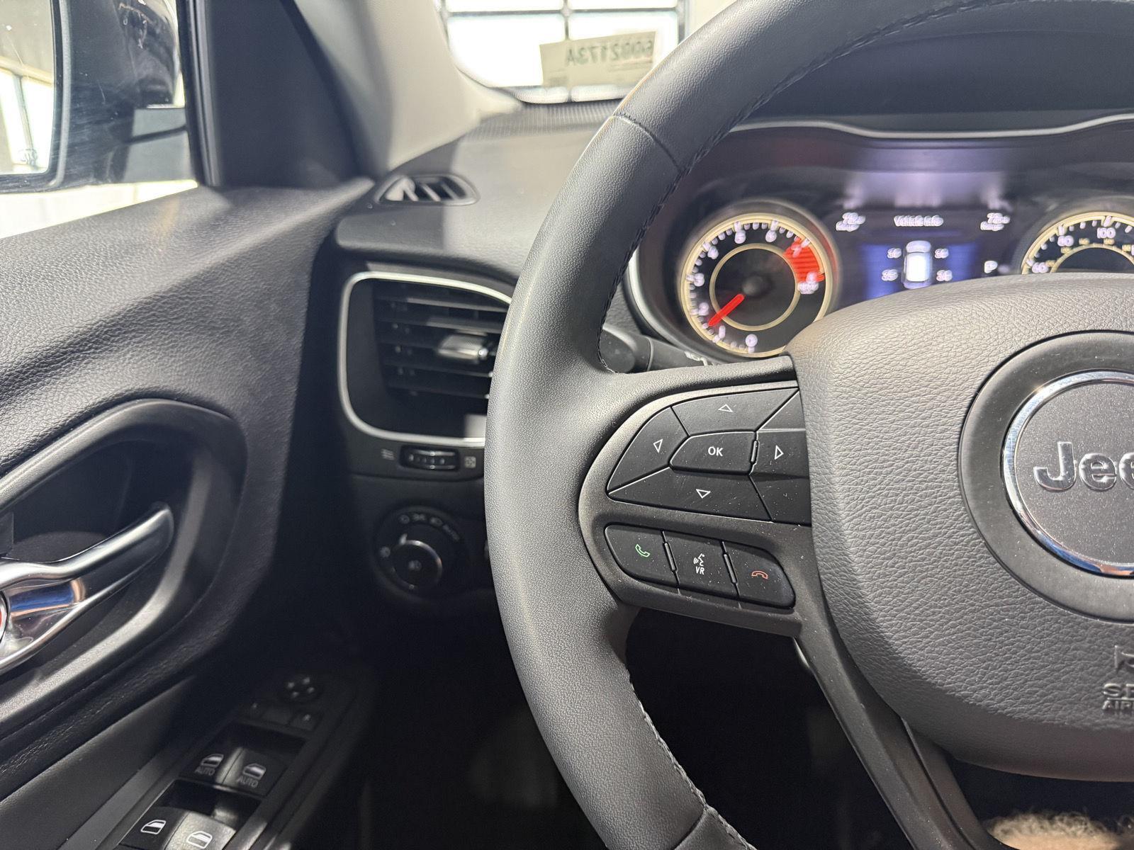Vehicle photo 11