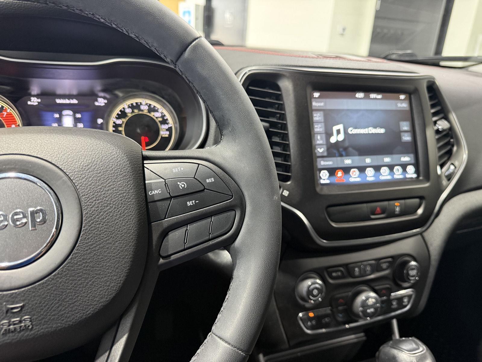 Vehicle photo 12