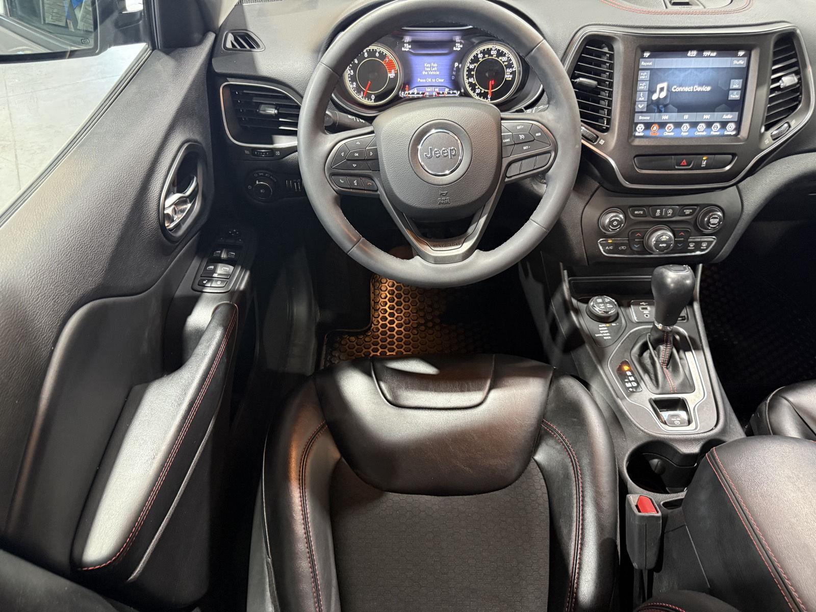 Vehicle photo 14