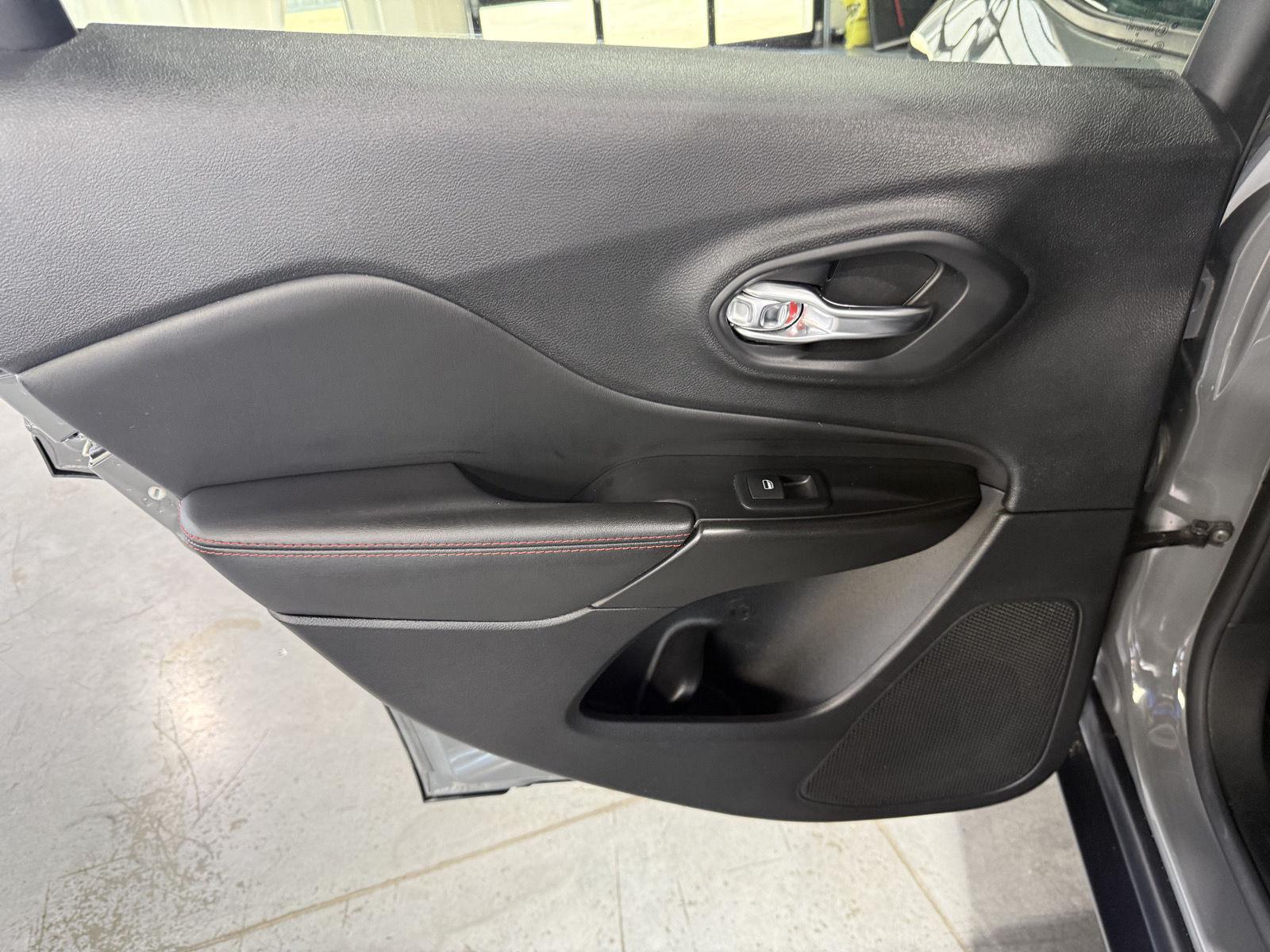 Vehicle photo 20