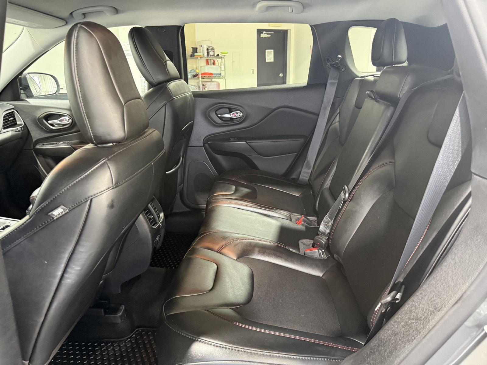 Vehicle photo 21