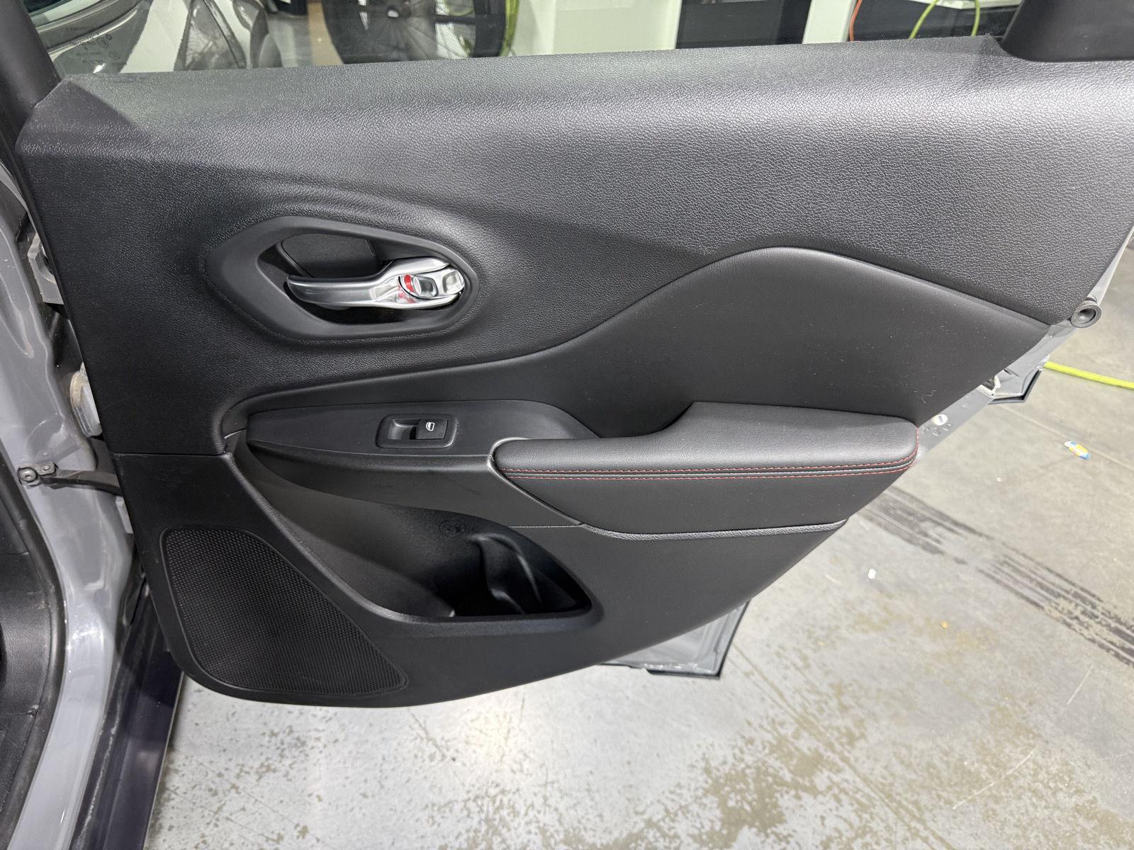 Vehicle photo 22