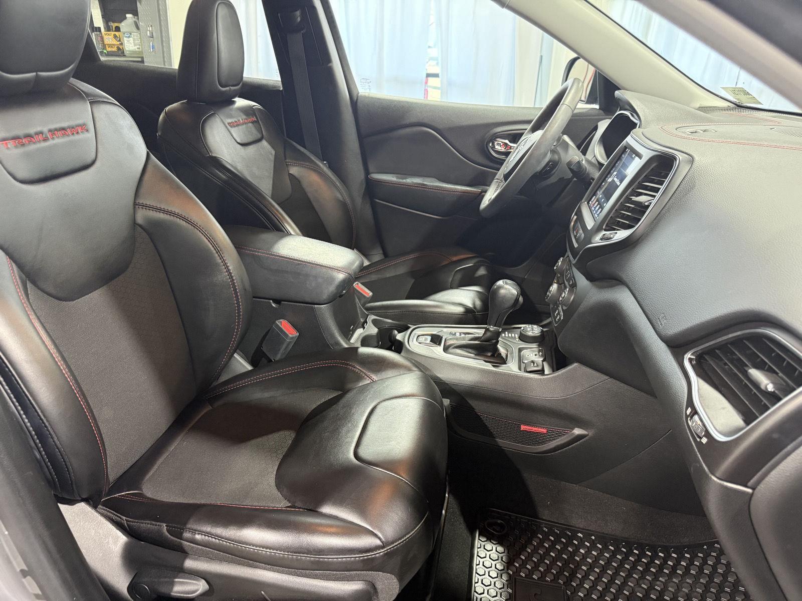 Vehicle photo 24