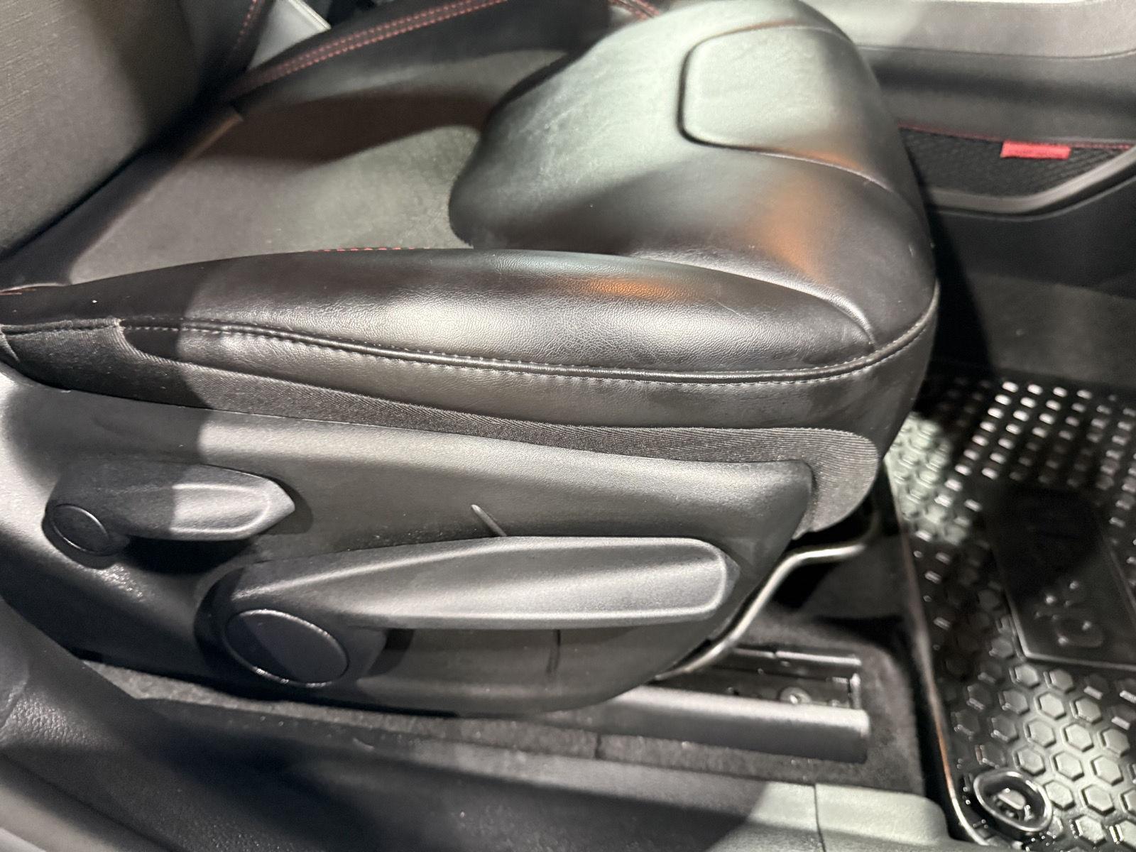 Vehicle photo 25