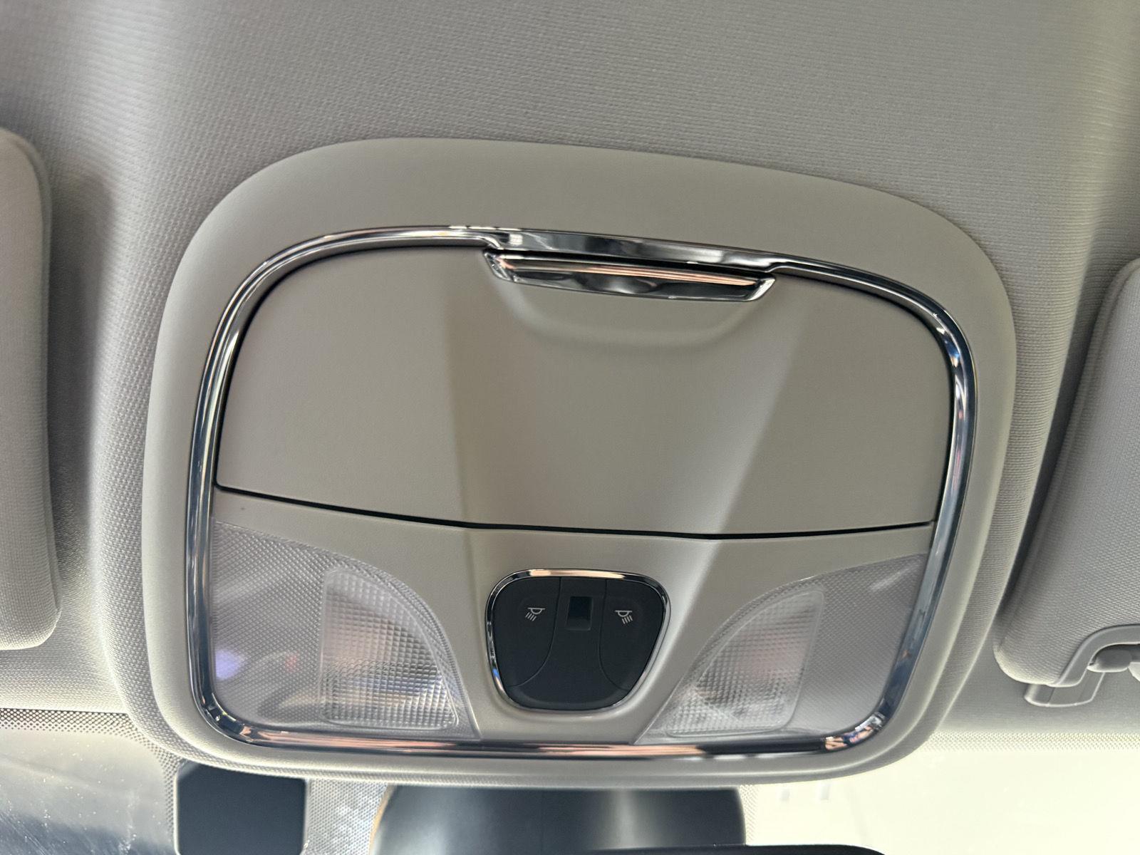 Vehicle photo 26